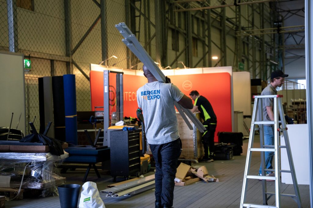 Tepper, møbler, inventar og lys